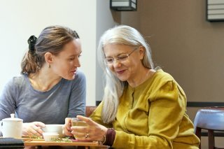 Les jeunes adultes sont moins optimistes que leurs aînés (image d'illustration). KEYSTONE/CHRISTOF SCHUERPF